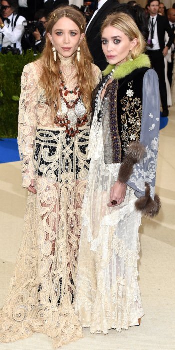 050117-met-gala-2017-mary-kate-ashley-olsen